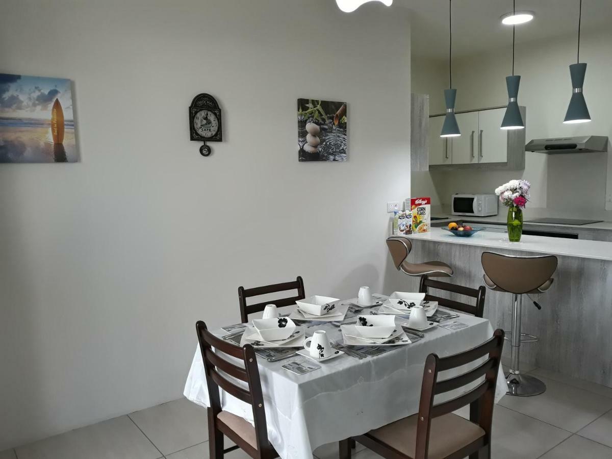 2 Bedroom Flat 15 Mins Walk From Flic En Flac Beach Buitenkant foto