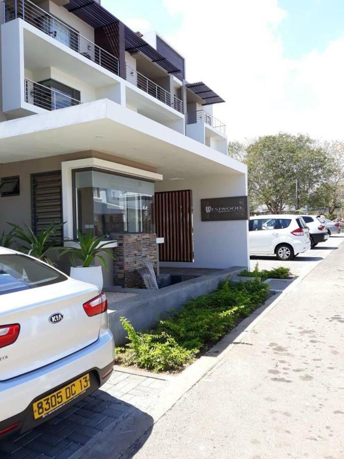 2 Bedroom Flat 15 Mins Walk From Flic En Flac Beach Buitenkant foto